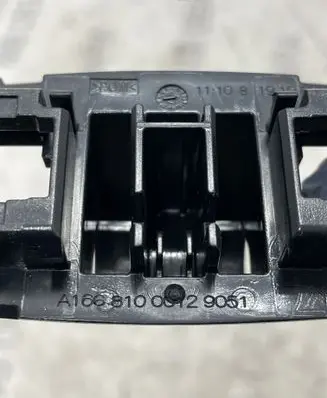 Mercedes-Benz C W205 Sun visor clip/hook/bracket A1668100012
