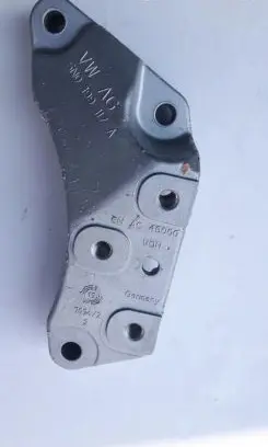 Volkswagen Tiguan Engine mount bracket