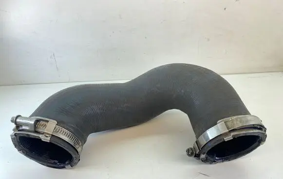 Audi Q7 4L Intercooler hose/pipe 7L6145972E