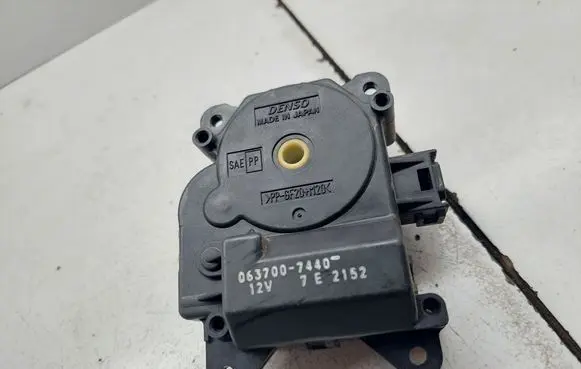 Toyota Corolla Verso E121 Air flap motor/actuator 0637007440