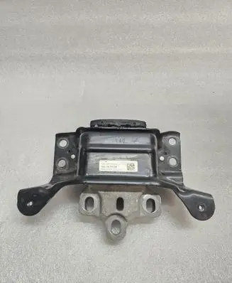 Skoda Octavia Mk4 Engine mount bracket 5Q0199555