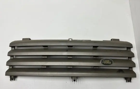 Land Rover Discovery 3 - LR3 Front bumper upper radiator grill 7009910