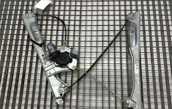 Renault Clio III Front door window regulator with motor 400860D
