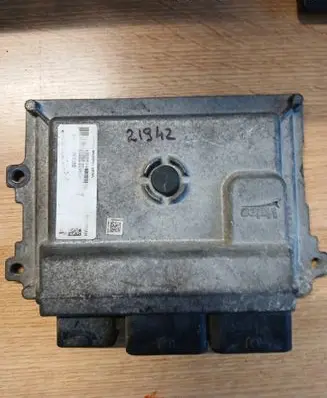 Citroen C3 Engine control unit/module 9805895780