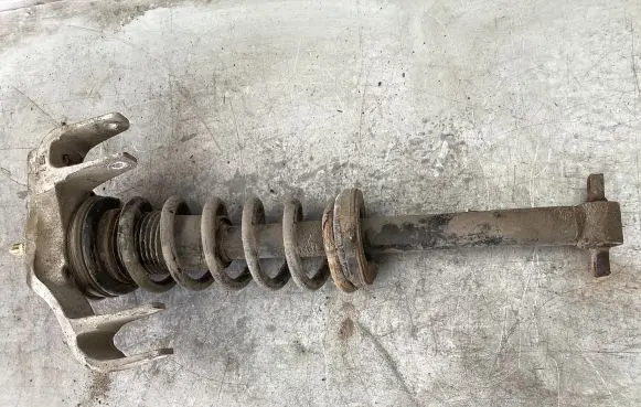 Cadillac CTS Front shock absorber with coil spring 25700258