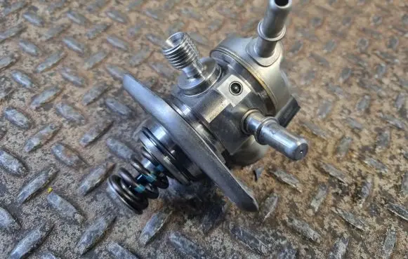 Ford Escape IV Fuel injection high pressure pump HX7G9D376AA