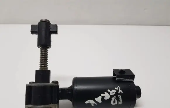 Nissan X-Trail T30 Seat adjustment motor M2002261R13