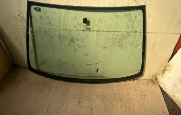 Toyota Yaris Front windscreen/windshield window 