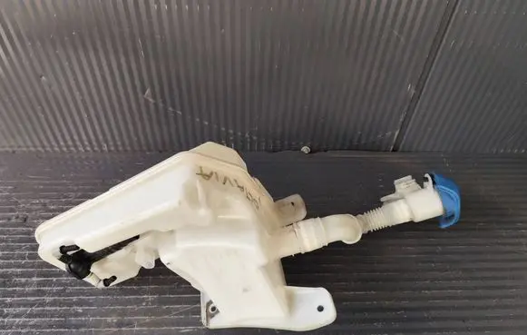 Skoda Octavia Mk4 Windshield washer fluid reservoir/tank 5FF955453 5WA955453A