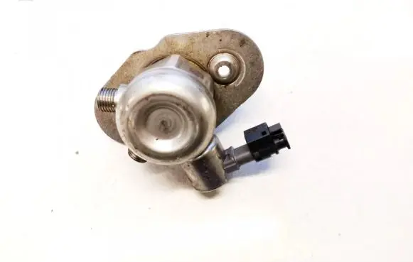 BMW 3 F30 F35 F31 Fuel injection high pressure pump 0261520282