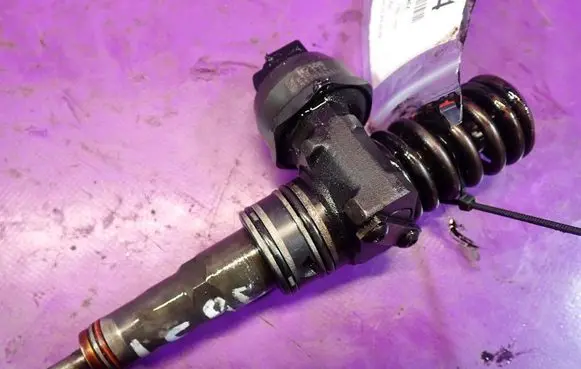 Audi A4 S4 B6 8E 8H Fuel injector 