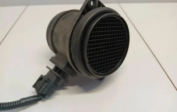 Volvo S60 Mass air flow meter 30677999 0281002730
