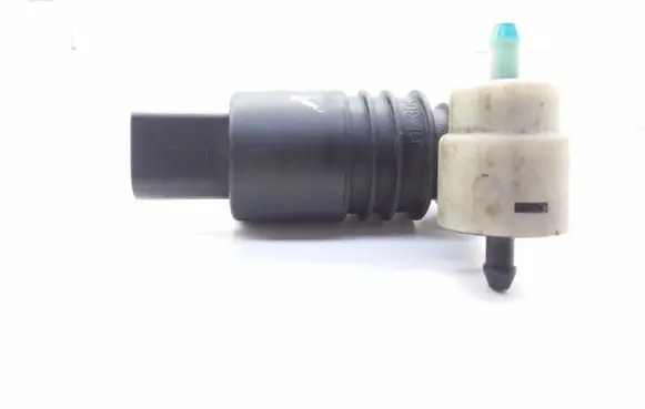 Volkswagen Golf IV Windscreen/windshield washer pump