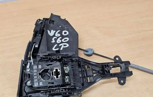Volvo S60 Front door lock 31301738