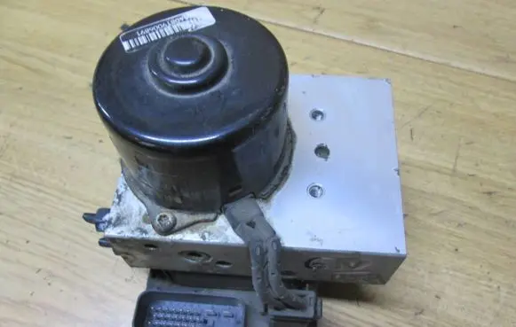 Volkswagen Golf IV ABS Pump 1J0907379L LFU9B16844 1009490313