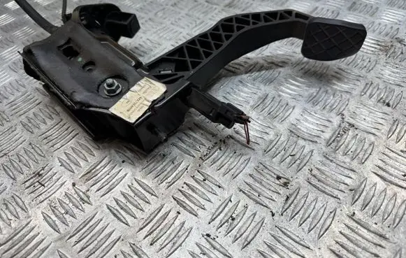 Audi A2 Clutch pedal 8Z1721059B