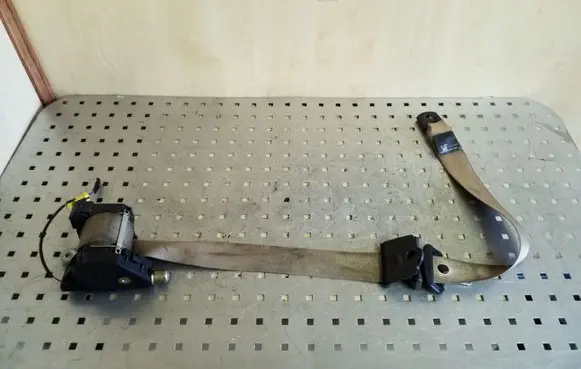 Mercedes-Benz ML W163 Front seatbelt A1638602985