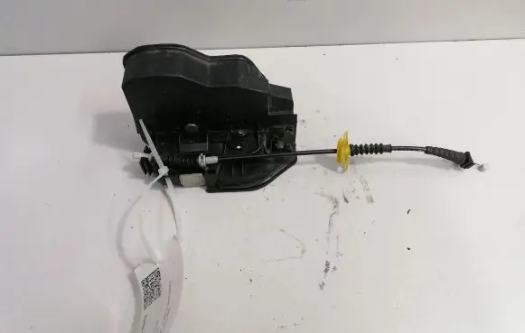 BMW 5 E60 E61 Coupe door lock (next to the handle) 7202145
