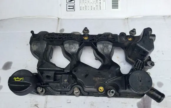 Peugeot 308 Rocker cam cover 9827622780