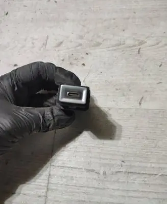 Peugeot 2008 II USB socket connector 98313506DX