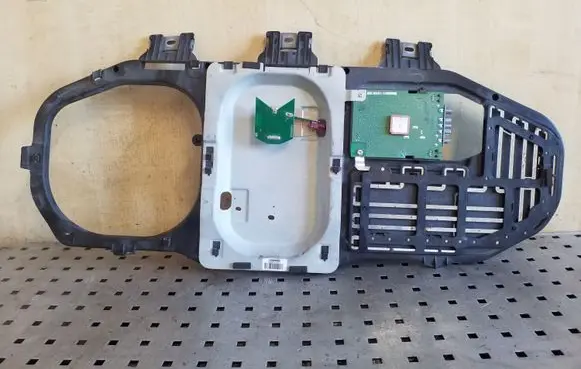 Mercedes-Benz ML W164 Aerial antenna amplifier A1648202575 28044931