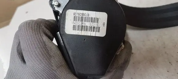 Volkswagen Golf VI Rear seatbelt 607609901B