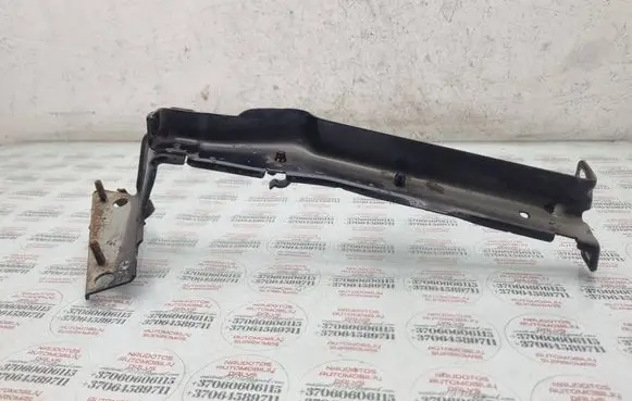 Audi A4 S4 B8 8K Fender mounting bracket 8K0821135B