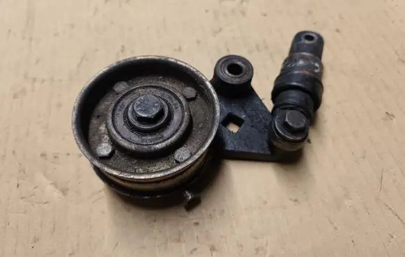 Jeep Cherokee XJ Alternator belt tensioner 90512617F