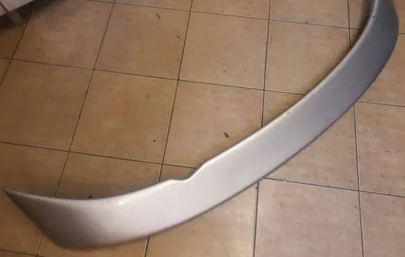 Tailgate/trunk spoiler