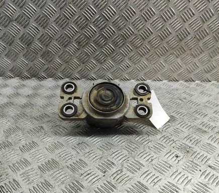 Land Rover Freelander Engine mount bracket HL8070M08