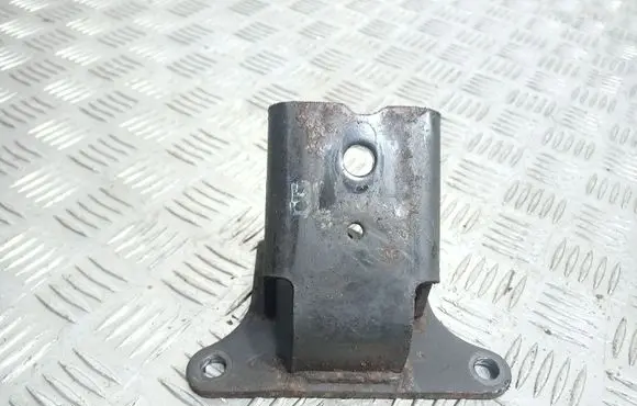 KIA Sorento Engine mounting bracket