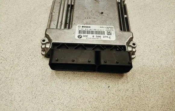 BMW X3 E83 Engine control unit/module 0281016067 030392911 8506374