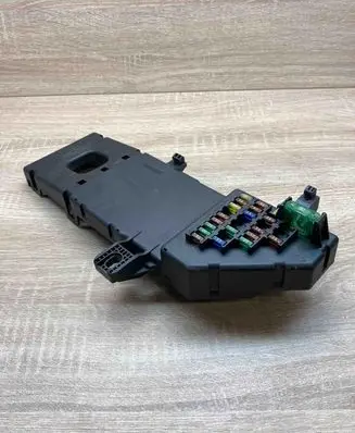 Opel Vectra C Fuse module 24443147 460023260