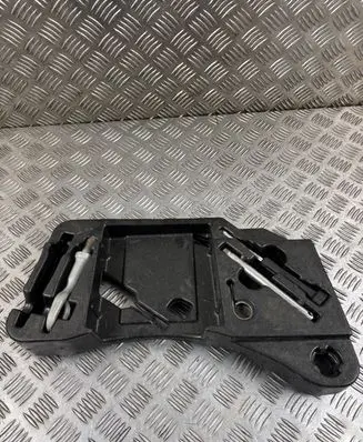 Volkswagen Touareg II Tool box 7P6012112A