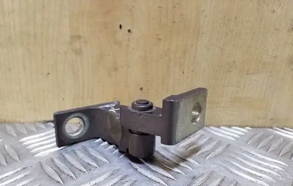 Volkswagen Touareg II Front door upper hinge 8K0831401A