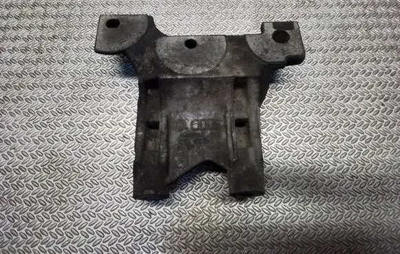 Volkswagen Transporter - Caravelle T5 Engine mounting bracket 070199343A