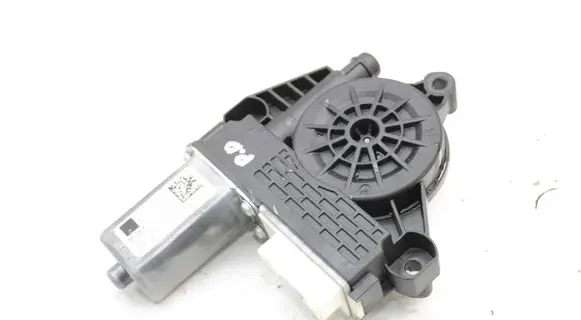 BMW 1 F40 Front door window regulator motor CMOA0760L