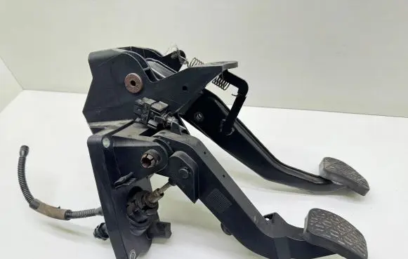 Mercedes-Benz A W169 Pedal assembly A1692900901 4010047A 04115610
