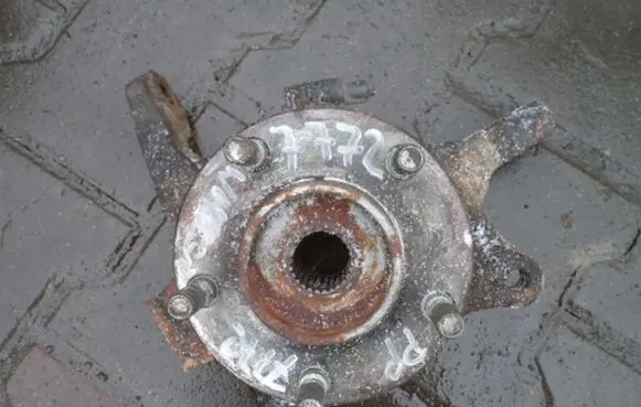 Chrysler Grand Voyager III Front wheel hub spindle knuckle