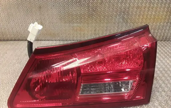 Lexus IS 220D-250-350 Tailgate rear/tail lights