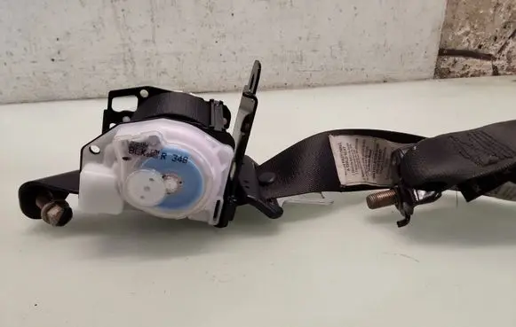 Honda Civic Rear seatbelt 040851040851