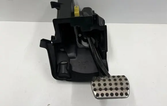 Mercedes-Benz CLS AMG C219 Brake pedal A2116801318 A2112905818 A1702900182