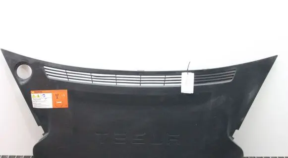 Tesla Model S Wiper trim 106075000C