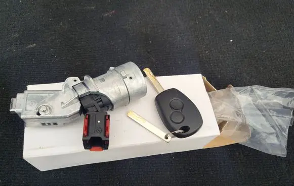 Renault Trafic III (X82) Ignition lock 8200214168