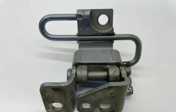 Volkswagen Golf VI Front door lower hinge 1K0831412Q