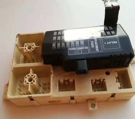 Jaguar S-Type Fuse module 2R8T14A067AC