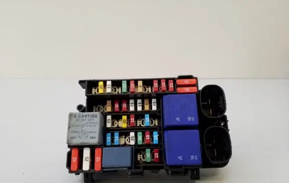 Renault Scenic III - Grand scenic III Fuse module 18013301 110608