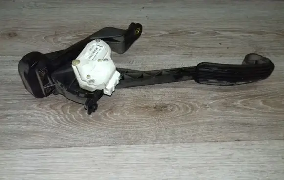 Volvo XC90 Accelerator throttle pedal 30683520