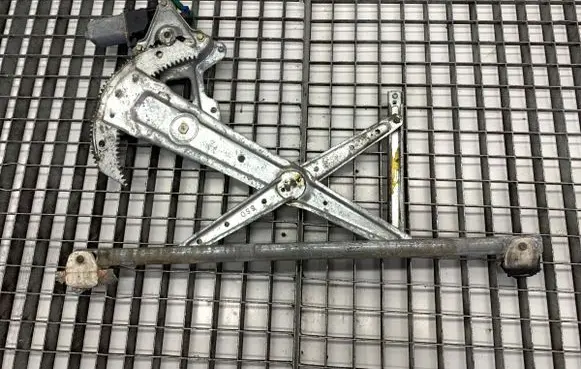 Honda CR-V Front door window regulator with motor