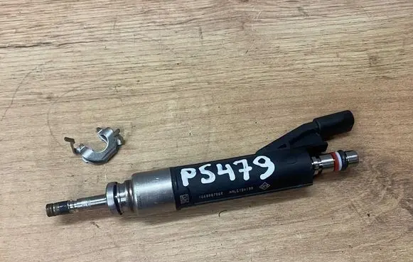 Renault Austral Fuel injector 166000786R